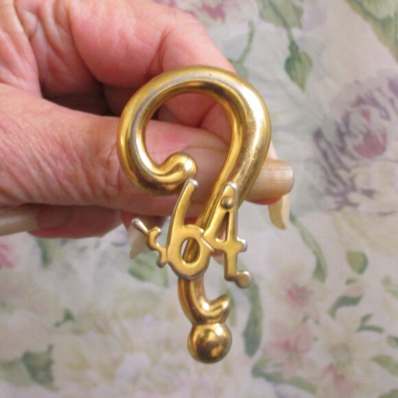 RARE 64,000 Dollar Question Game Show Brooch~VINTAGE Gold Plate Question Brooch - Picture 7 of 11